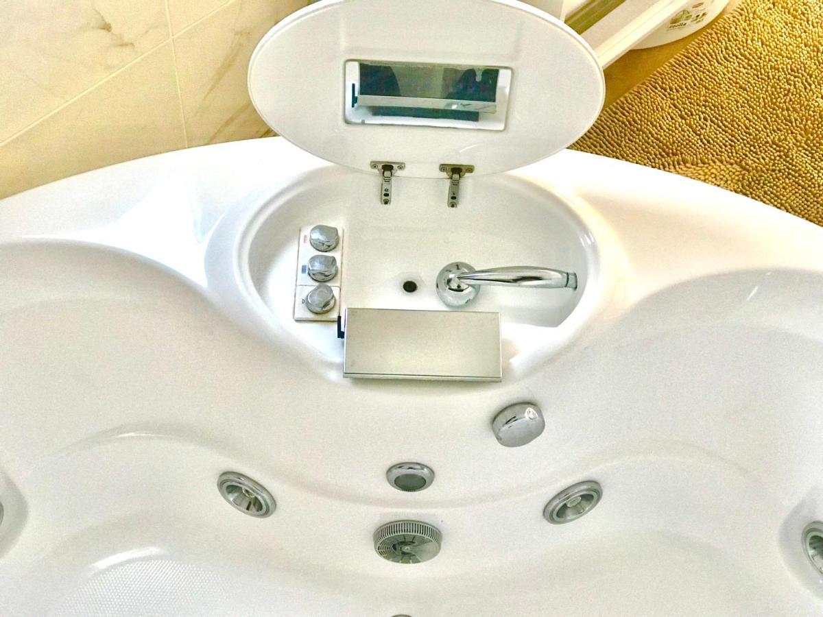 Stanza E Bagno Privato, Idromassaggio Con Extra Fee, In Appartamento Ferrara Exterior foto