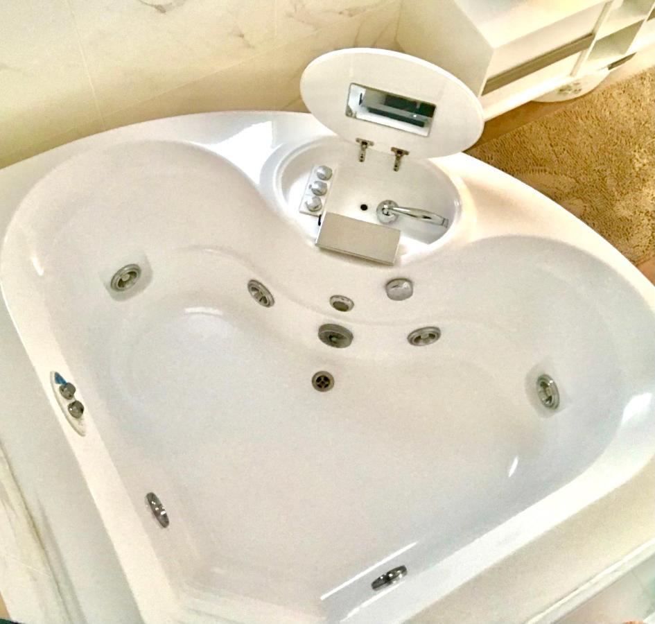 Stanza E Bagno Privato, Idromassaggio Con Extra Fee, In Appartamento Ferrara Exterior foto
